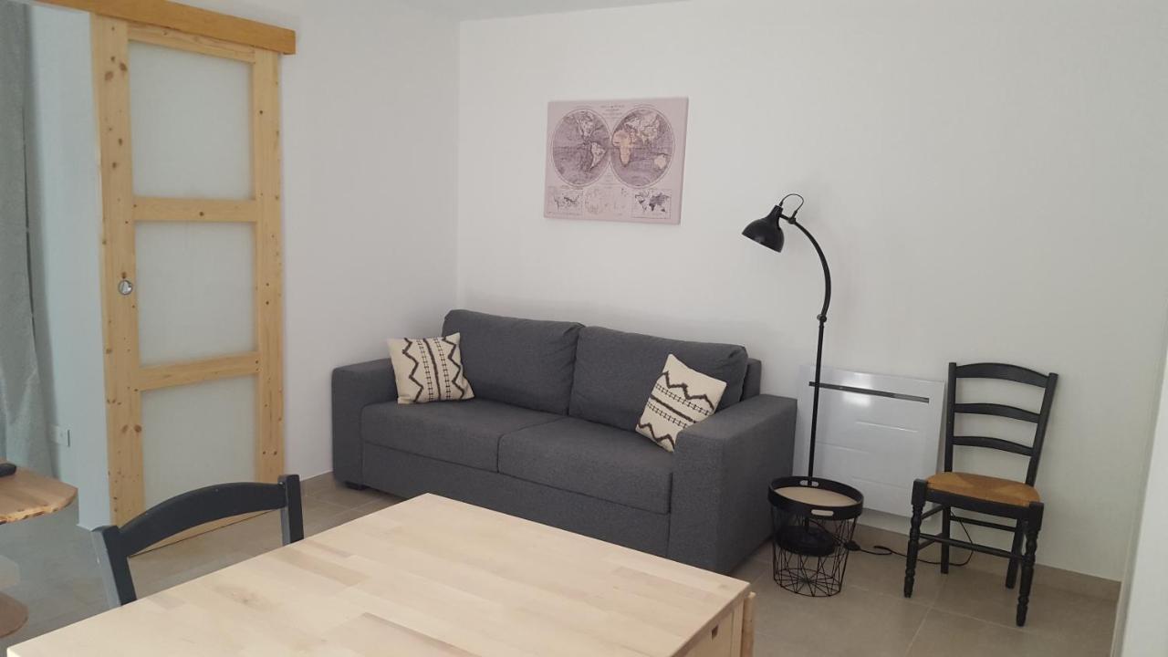 Rez De Jardin Avec Piscine Apartment *